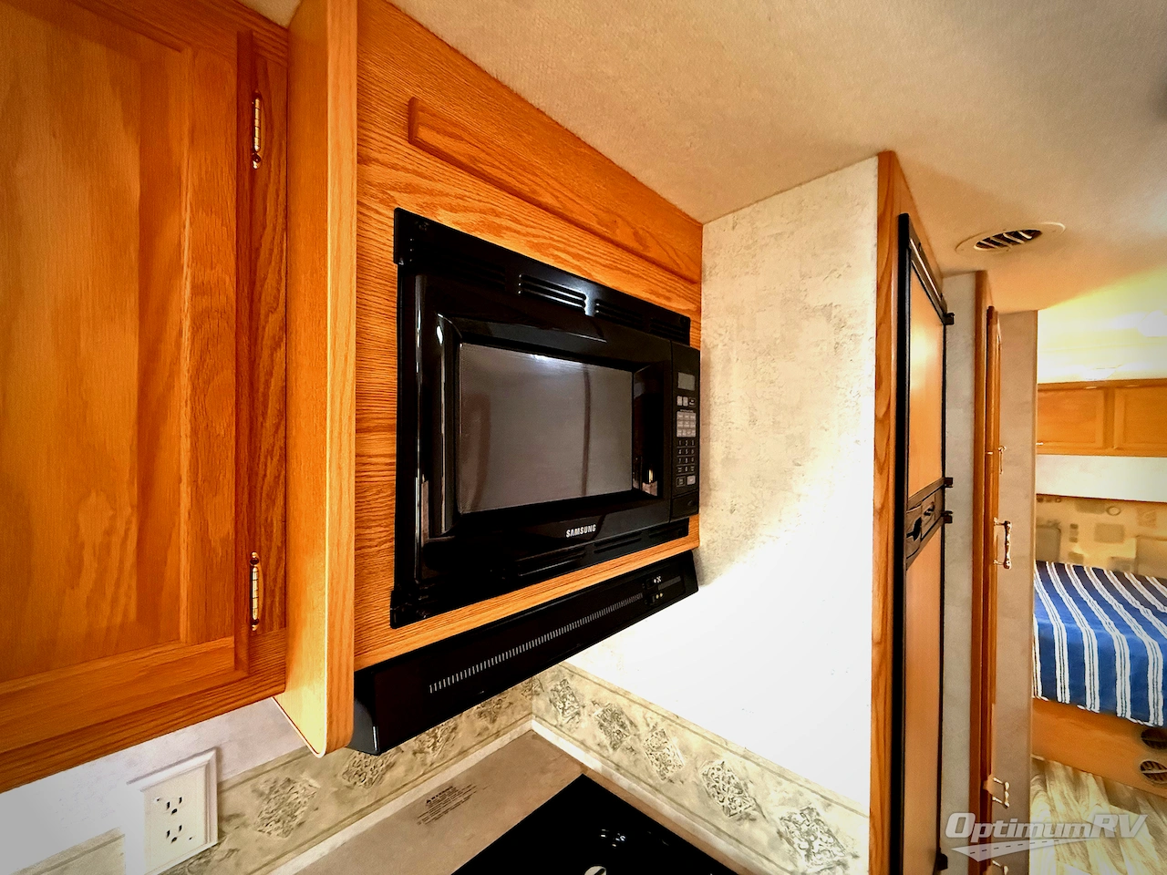 2004 Winnebago Sightseer 30B Photo 18