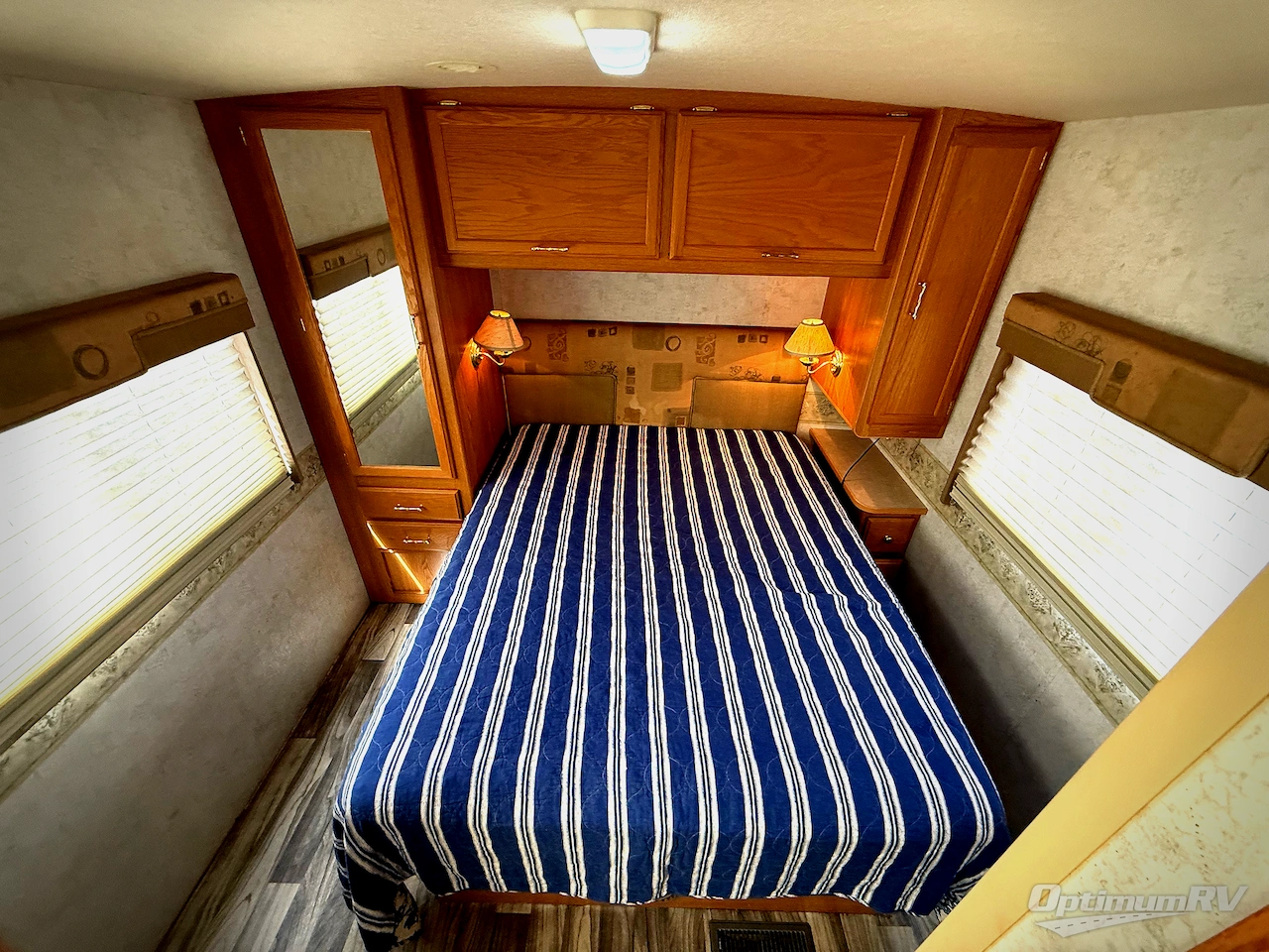 2004 Winnebago Sightseer 30B Photo 25