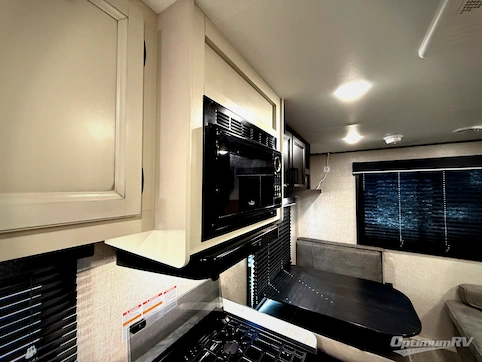 2022 Jayco Jay Flight SLX 8 212QB RV Photo 4