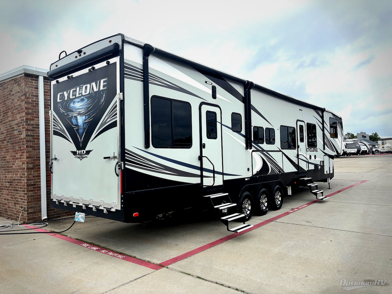 2019 Heartland Cyclone 4101KING Photo 2