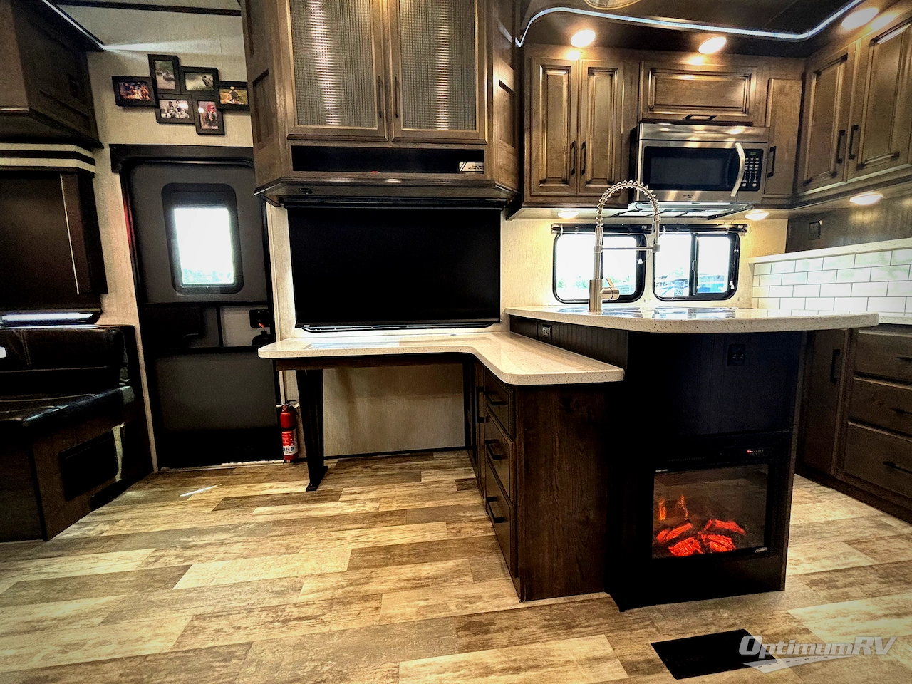 2019 Heartland Cyclone 4101KING Photo 9