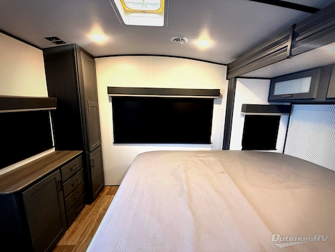 2023 Keystone Premier Ultra Lite 25FKPR RV Photo 4