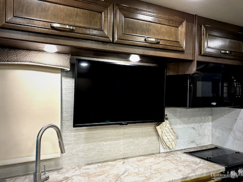 2021 Entegra Vision 31V RV Photo 3