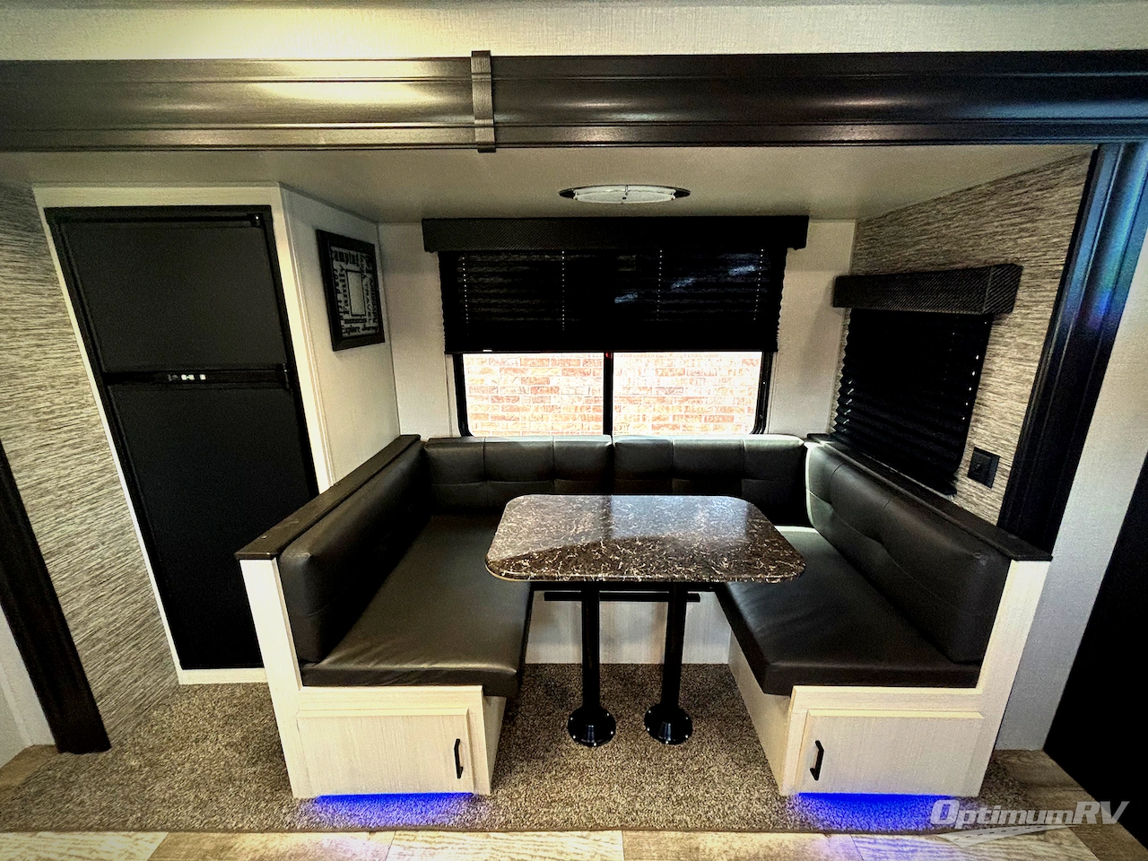 2021 Venture Stratus Ultra-Lite SR261VRK Photo 6