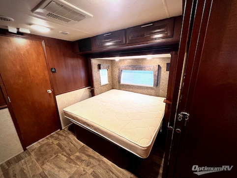 2016 Forest River Georgetown 364TS RV Photo 3