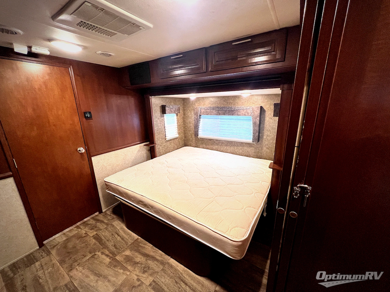 2016 Forest River Georgetown 364TS Photo 11