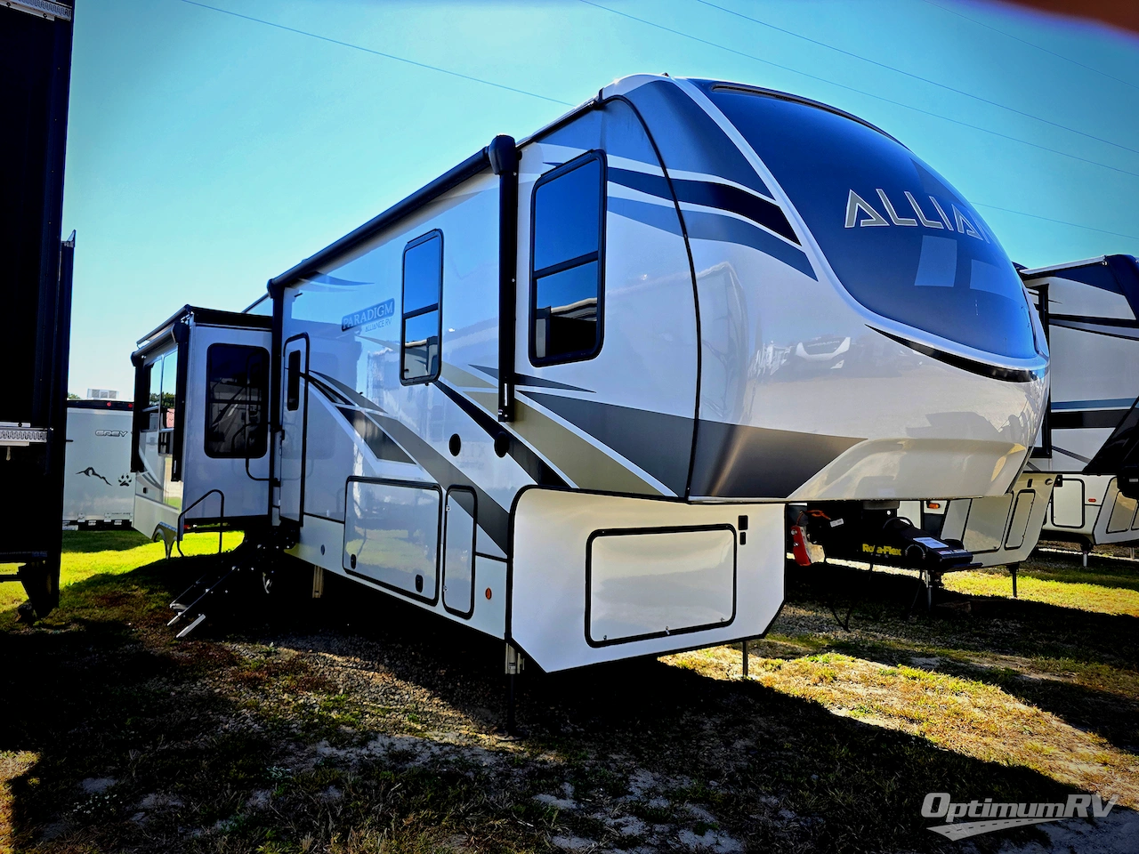 2021 Alliance Paradigm 340RL Photo 1