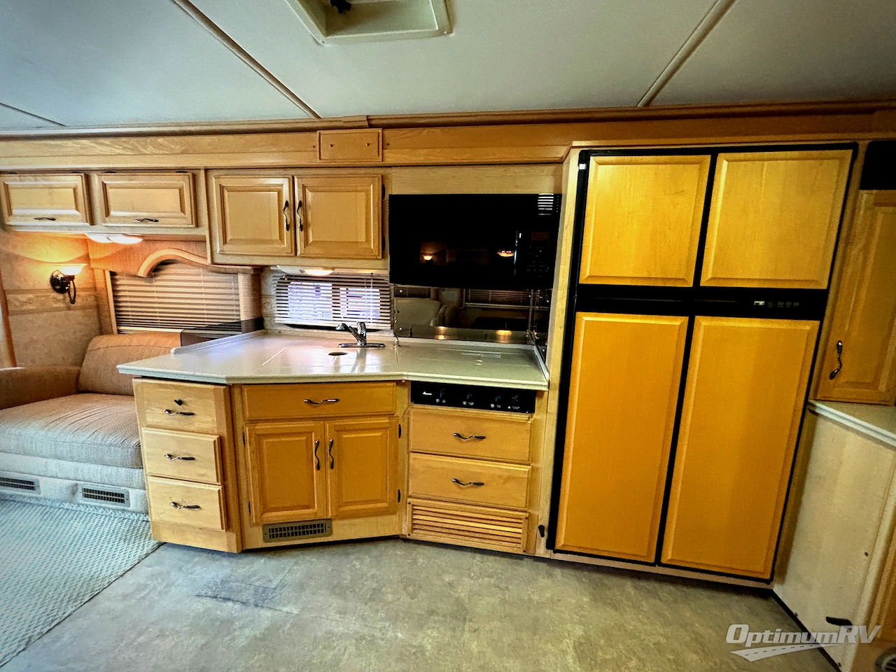 2006 Fleetwood Discovery 39L Photo 6