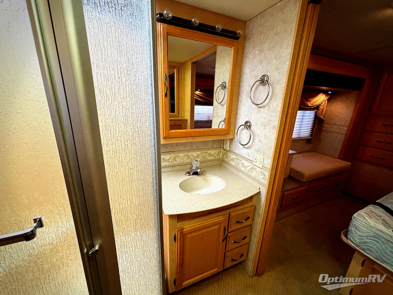 2006 Fleetwood Discovery 39L Photo 17