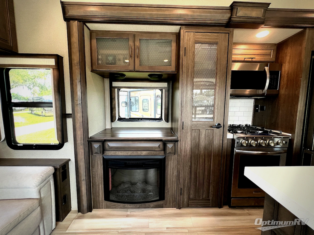 2022 Grand Design Solitude 378MBS Photo 7