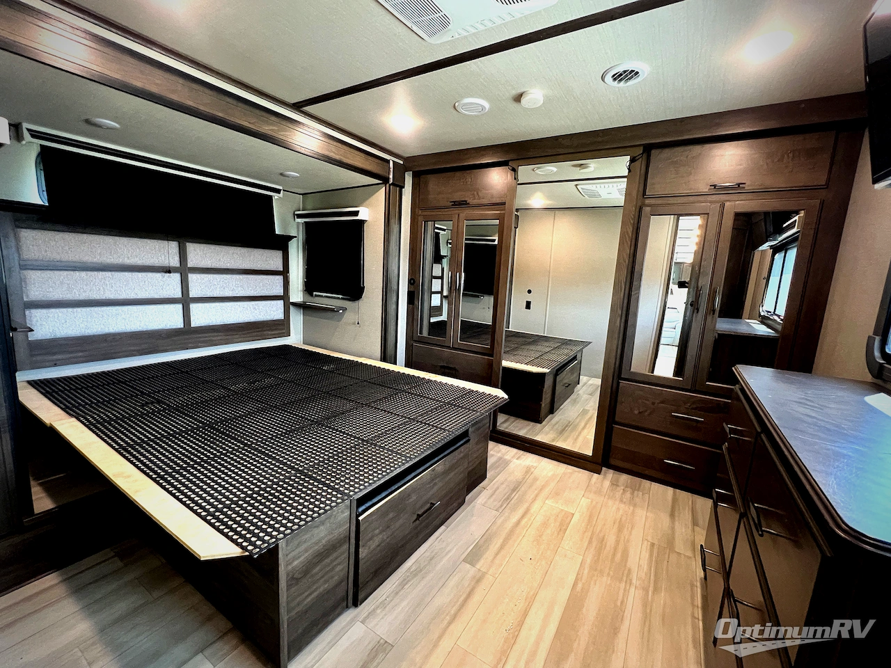 2022 Grand Design Solitude 378MBS Photo 18