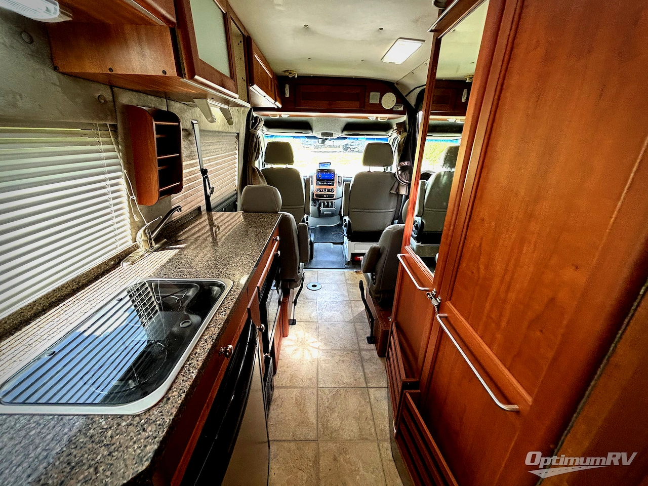 2011 Roadtrek Roadtrek Adventurous Photo 5