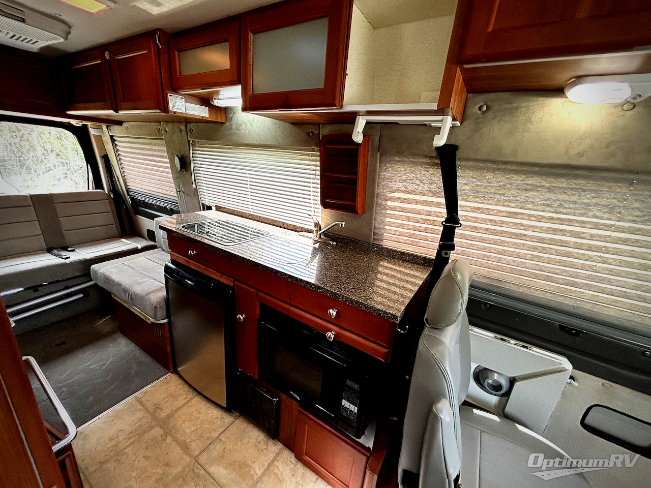 2011 Roadtrek Roadtrek Adventurous Photo 6