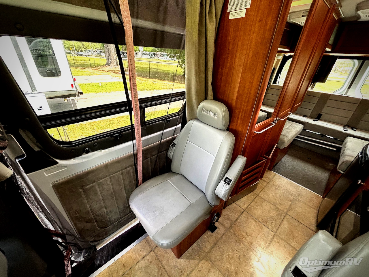 2011 Roadtrek Roadtrek Adventurous Photo 10