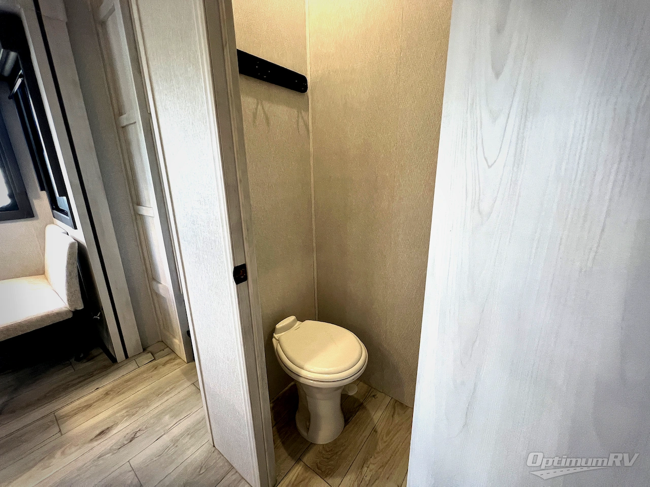 2025 East To West Ahara 380FL Photo 21