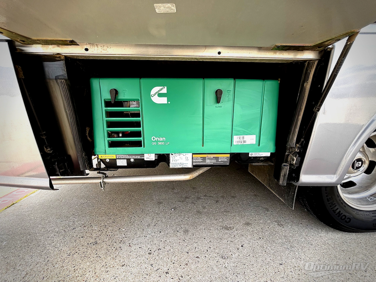 2019 Winnebago Navion 24D Photo 17