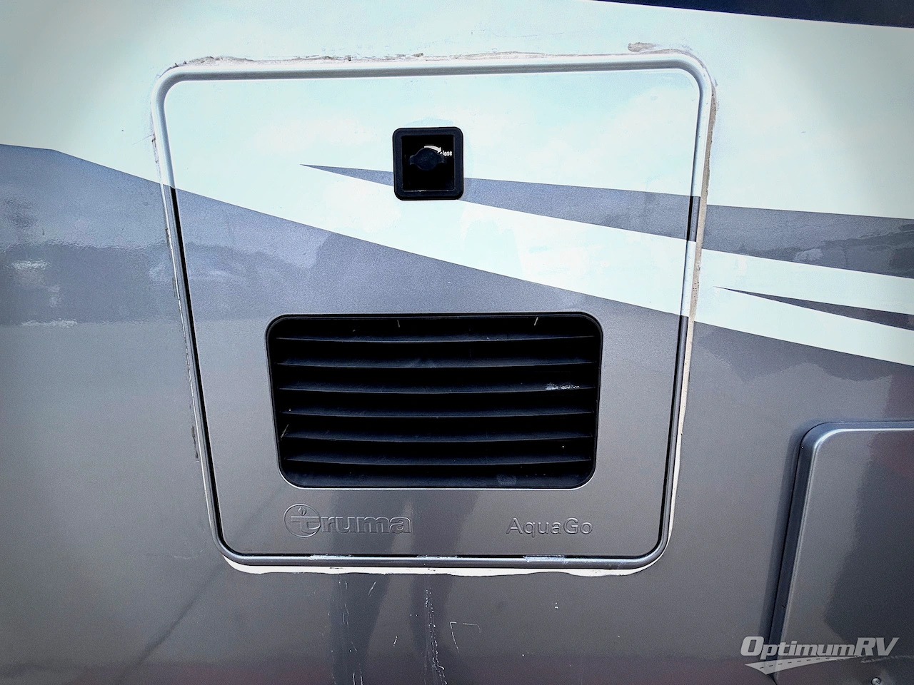 2019 Winnebago Navion 24D Photo 20