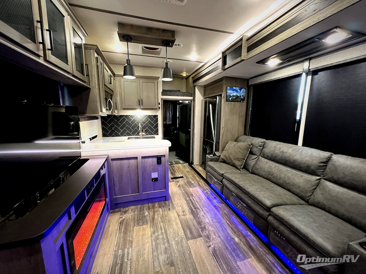 2021 Keystone Raptor 351 Photo 5