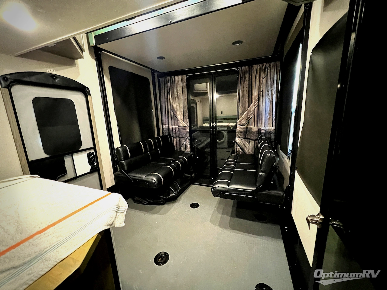 2021 Keystone Raptor 351 Photo 43