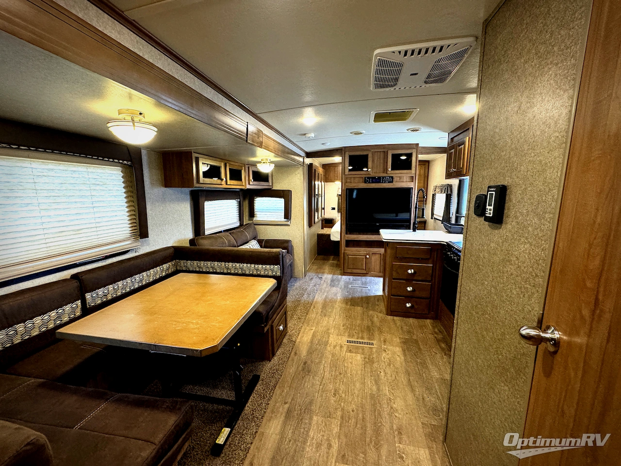 2018 Forest River Rockwood Signature Ultra Lite 8326BHS Photo 5