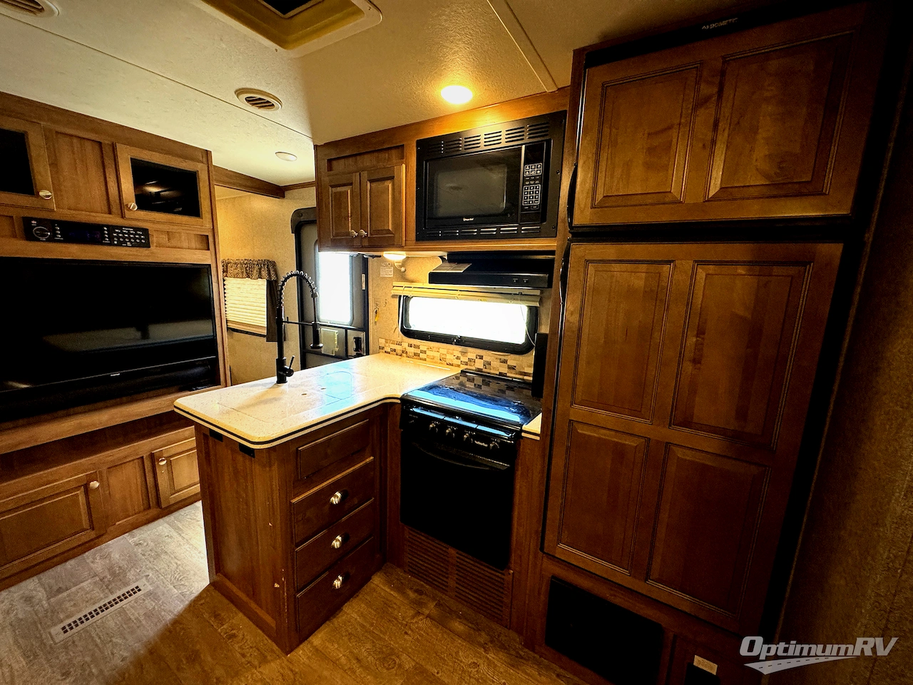 2018 Forest River Rockwood Signature Ultra Lite 8326BHS Photo 8