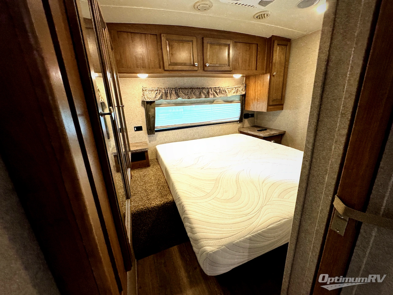 2018 Forest River Rockwood Signature Ultra Lite 8326BHS Photo 10