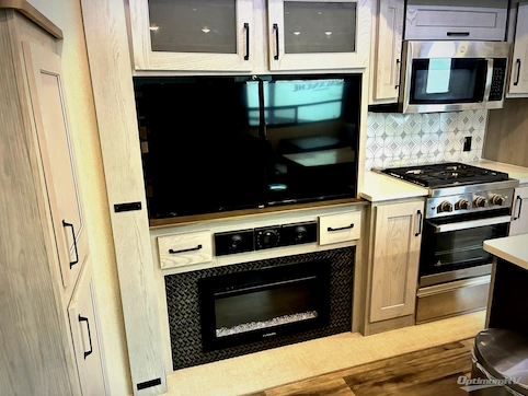 2023 Keystone Montana High Country 381TB RV Photo 2