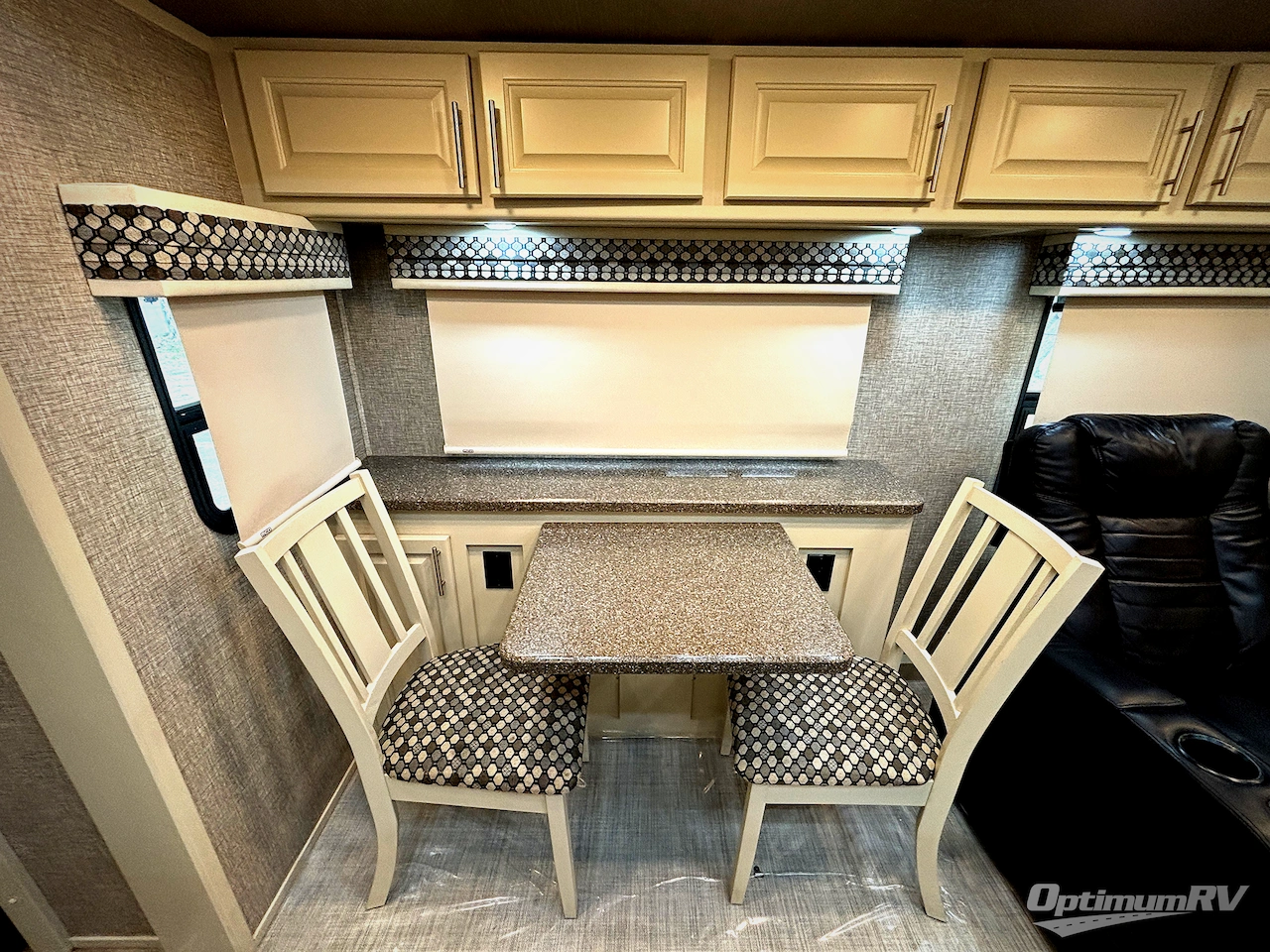 2022 Luxe by the RV Factory Luxe Elite 38GFB Photo 19