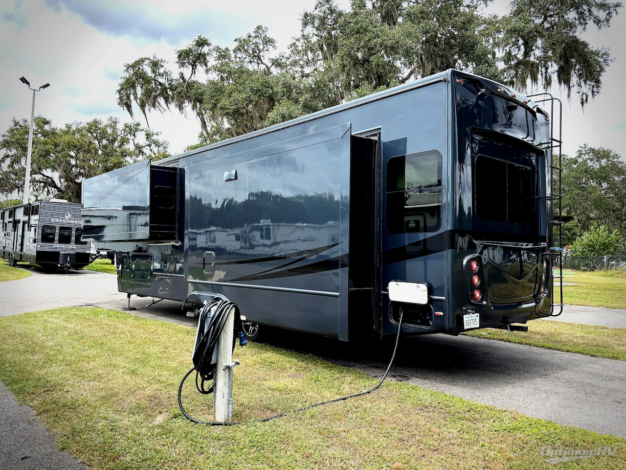 2022 Luxe by the RV Factory Luxe Elite 38GFB Photo 3