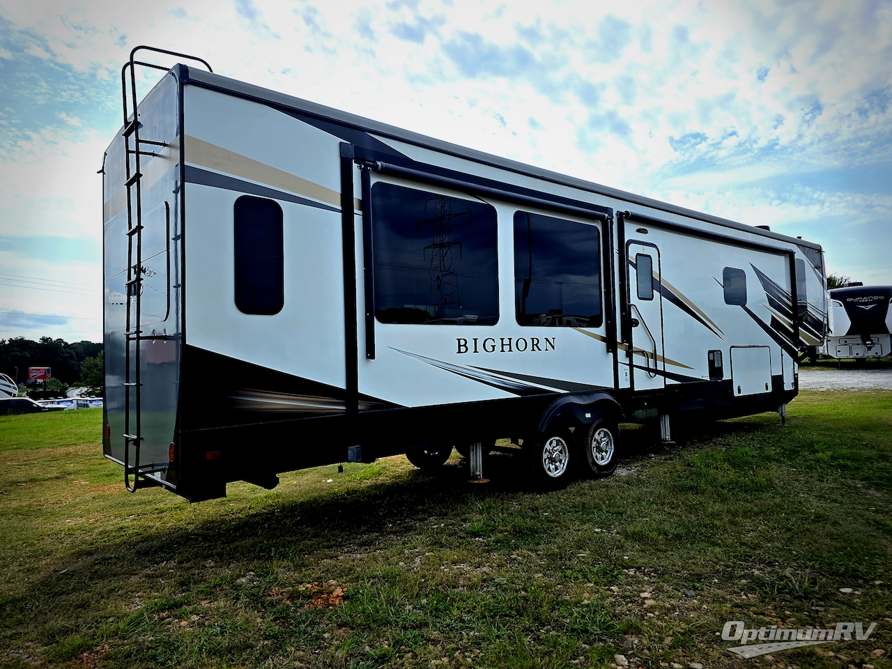 2022 Heartland Bighorn 3970FB Photo 2