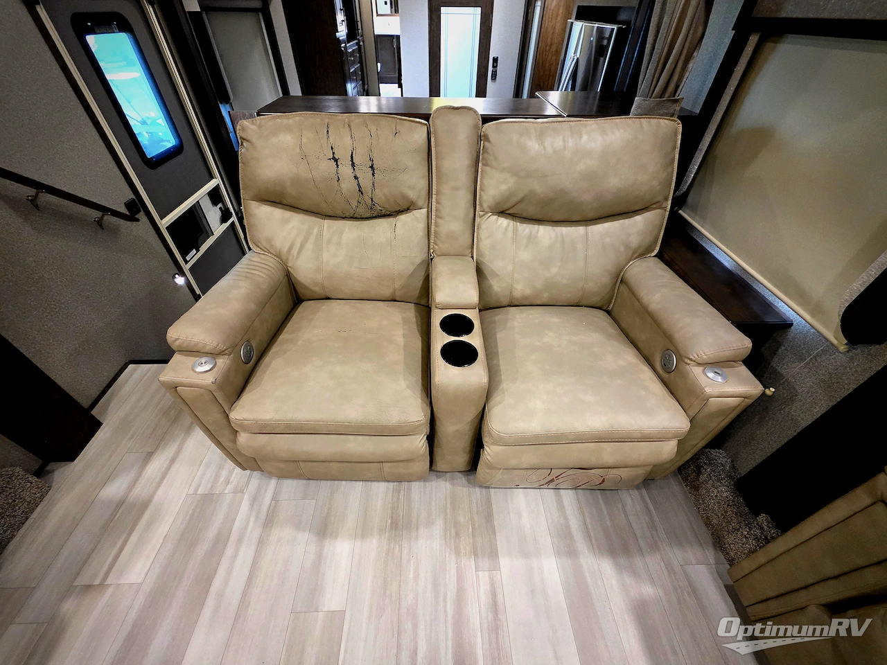 2021 Grand Design Solitude 380FL Photo 11