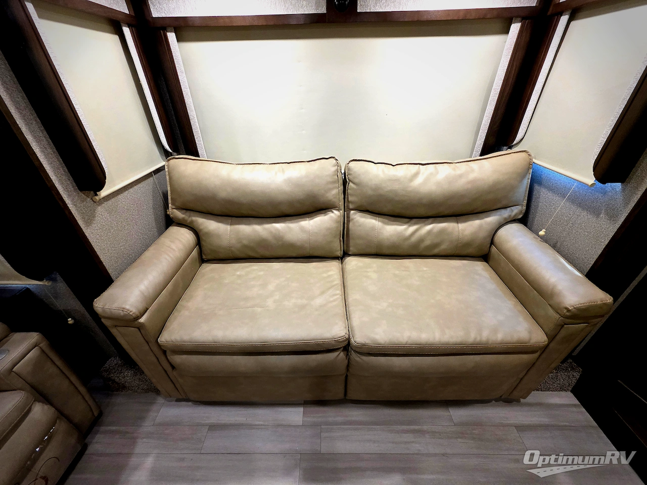 2021 Grand Design Solitude 380FL Photo 12