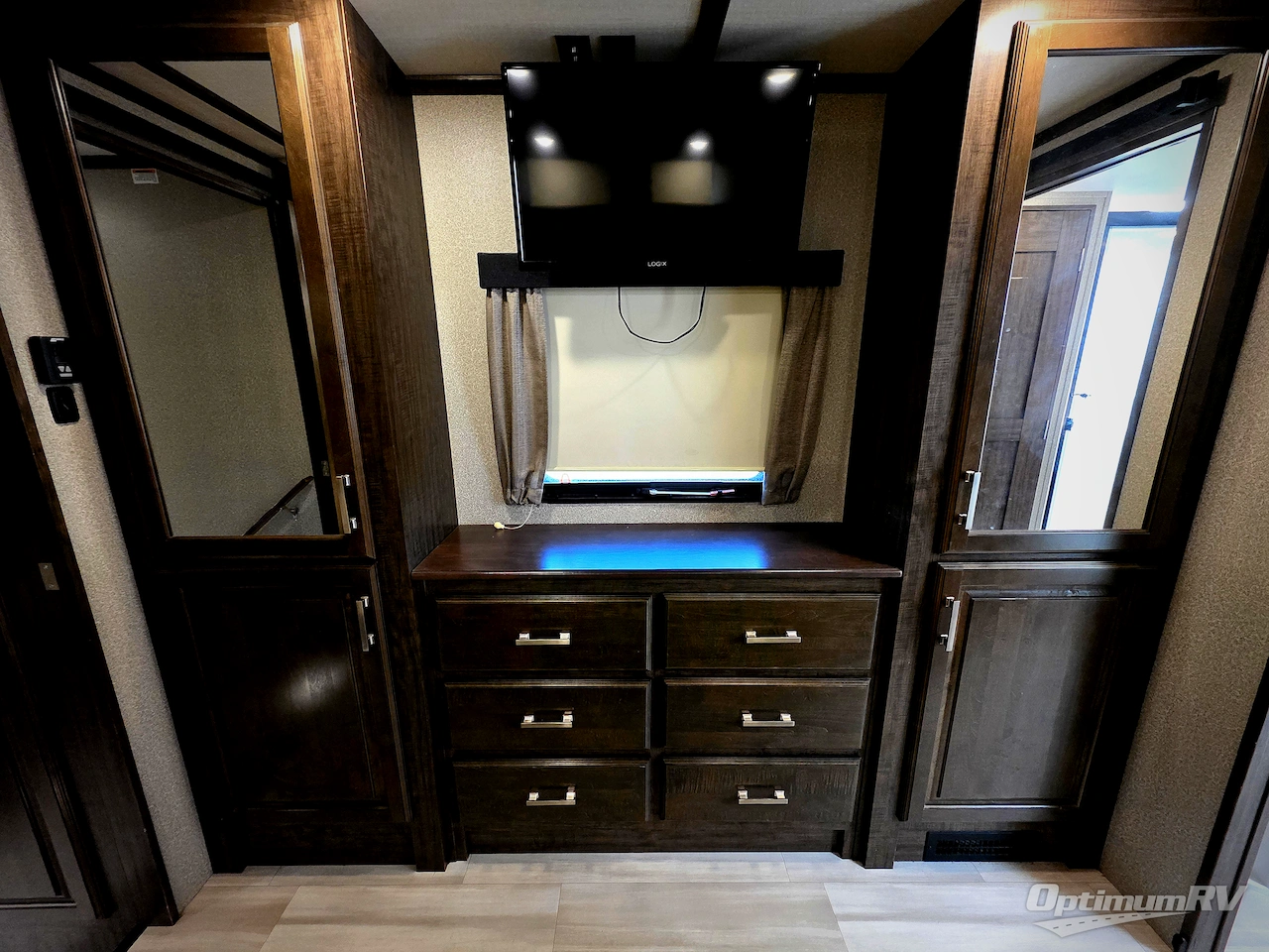 2021 Grand Design Solitude 380FL Photo 16