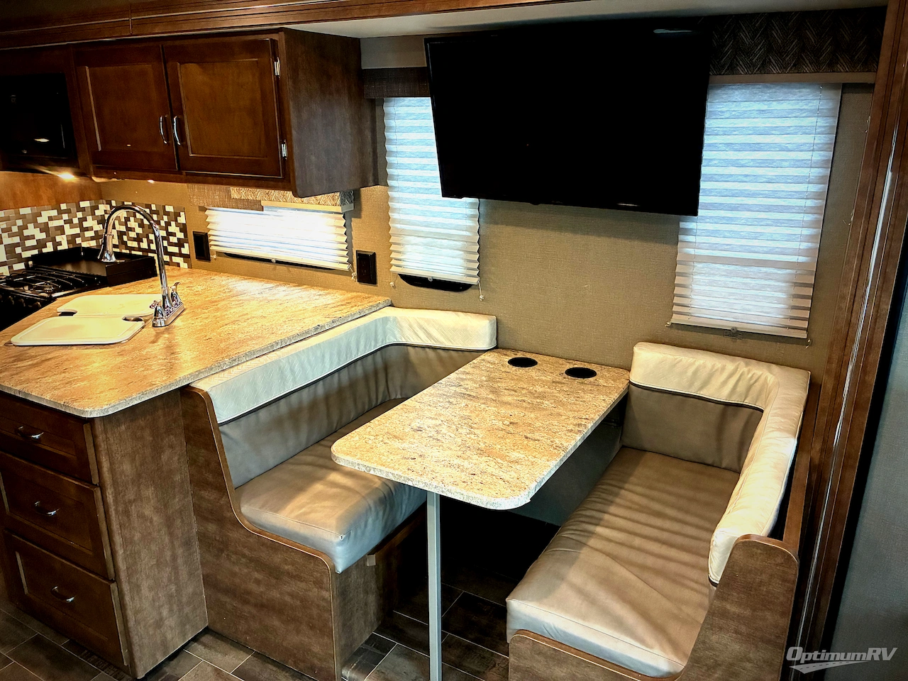 2018 Winnebago Intent 31P Photo 5