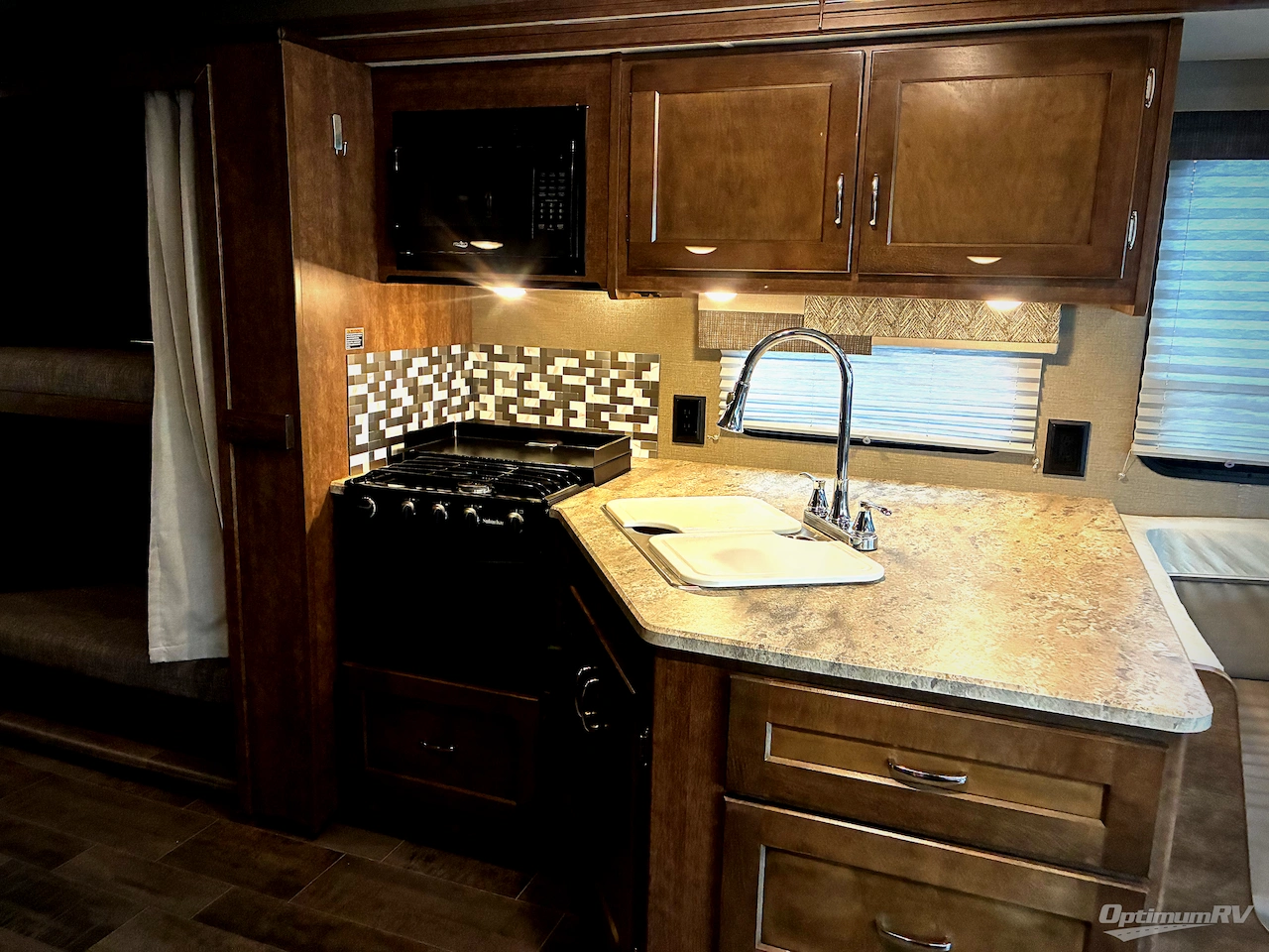 2018 Winnebago Intent 31P Photo 6