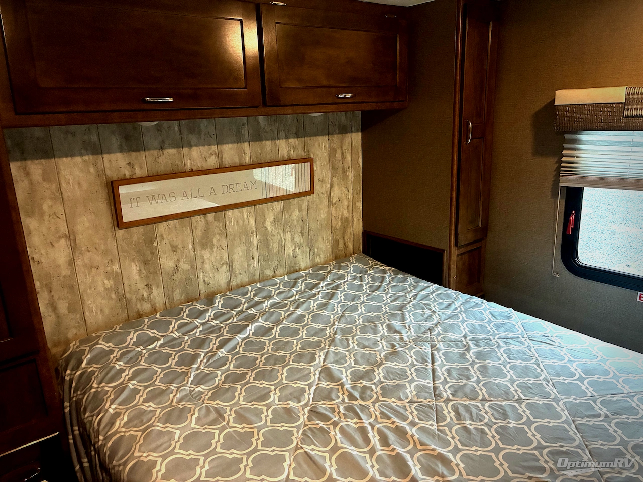 2018 Winnebago Intent 31P Photo 9