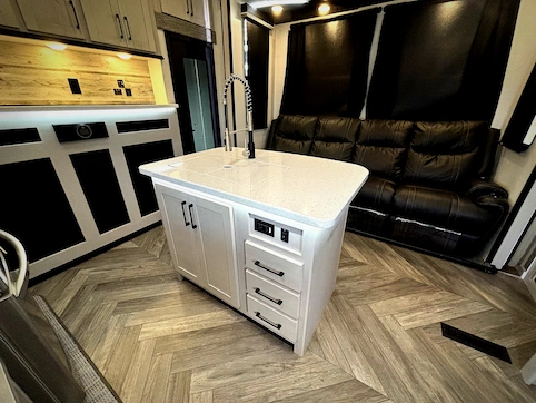 2021 Heartland Cyclone 3413 RV Photo 4