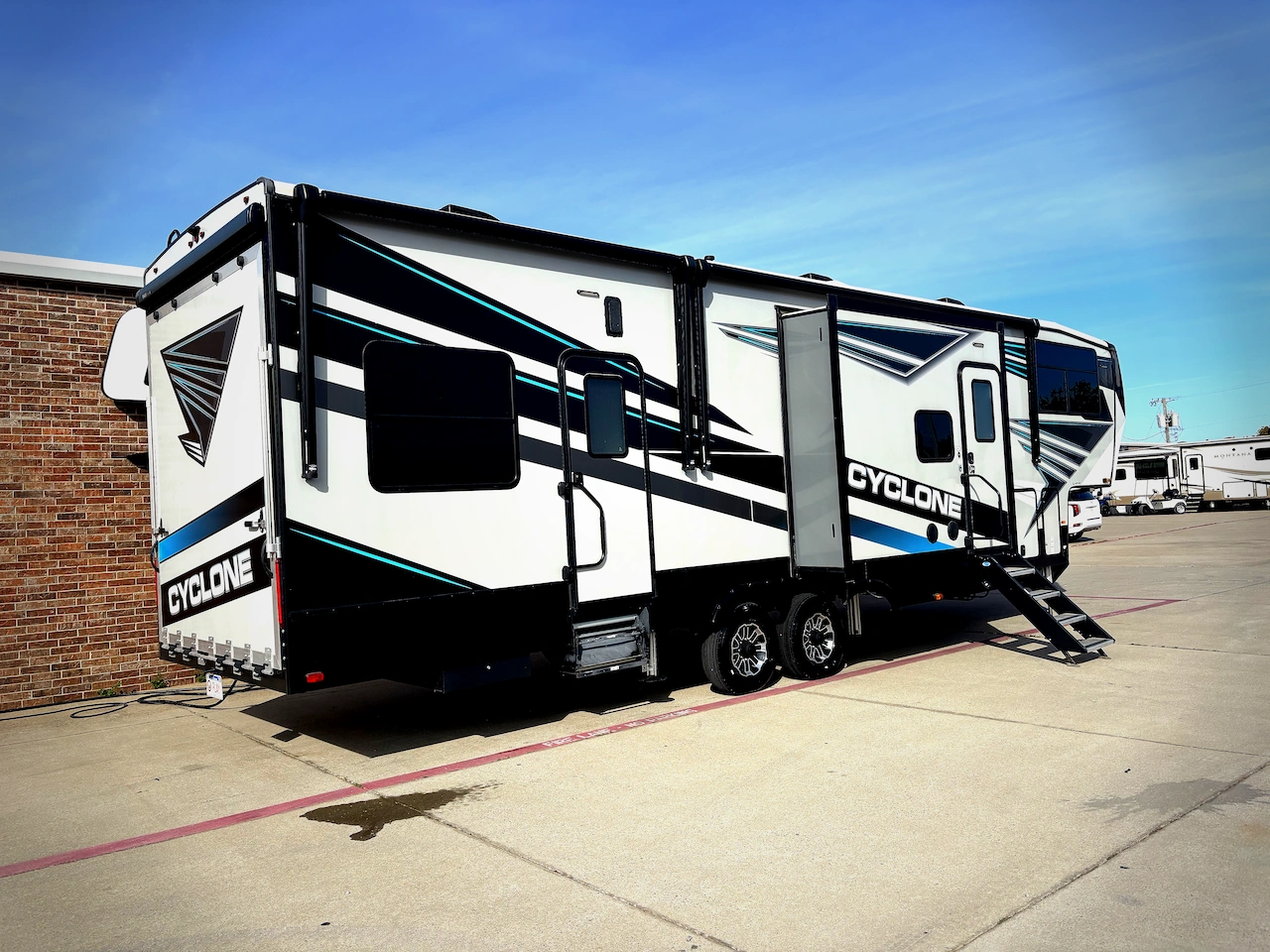 2021 Heartland Cyclone 3413 Photo 2