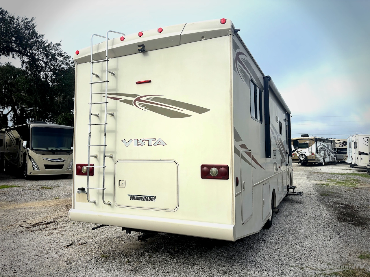 2017 Winnebago Vista 31KE Photo 2