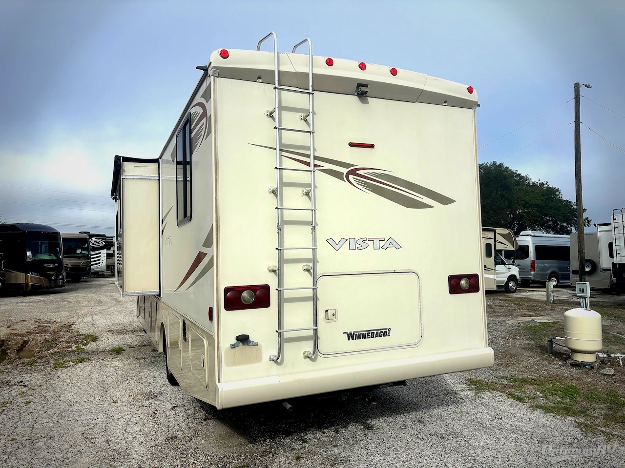 2017 Winnebago Vista 31KE Photo 3