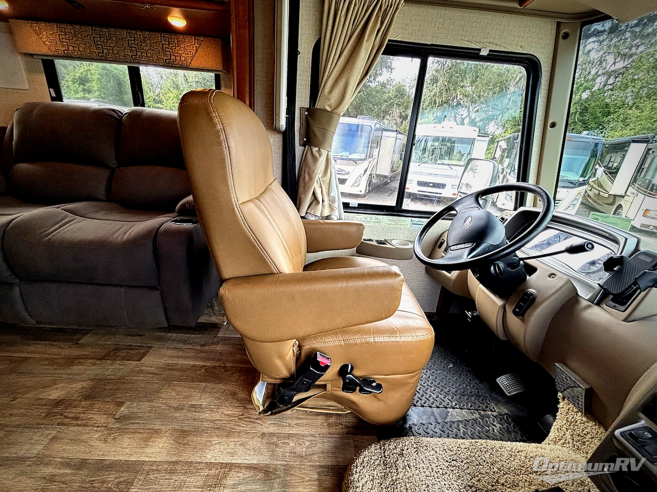 2017 Winnebago Vista 31KE Photo 9