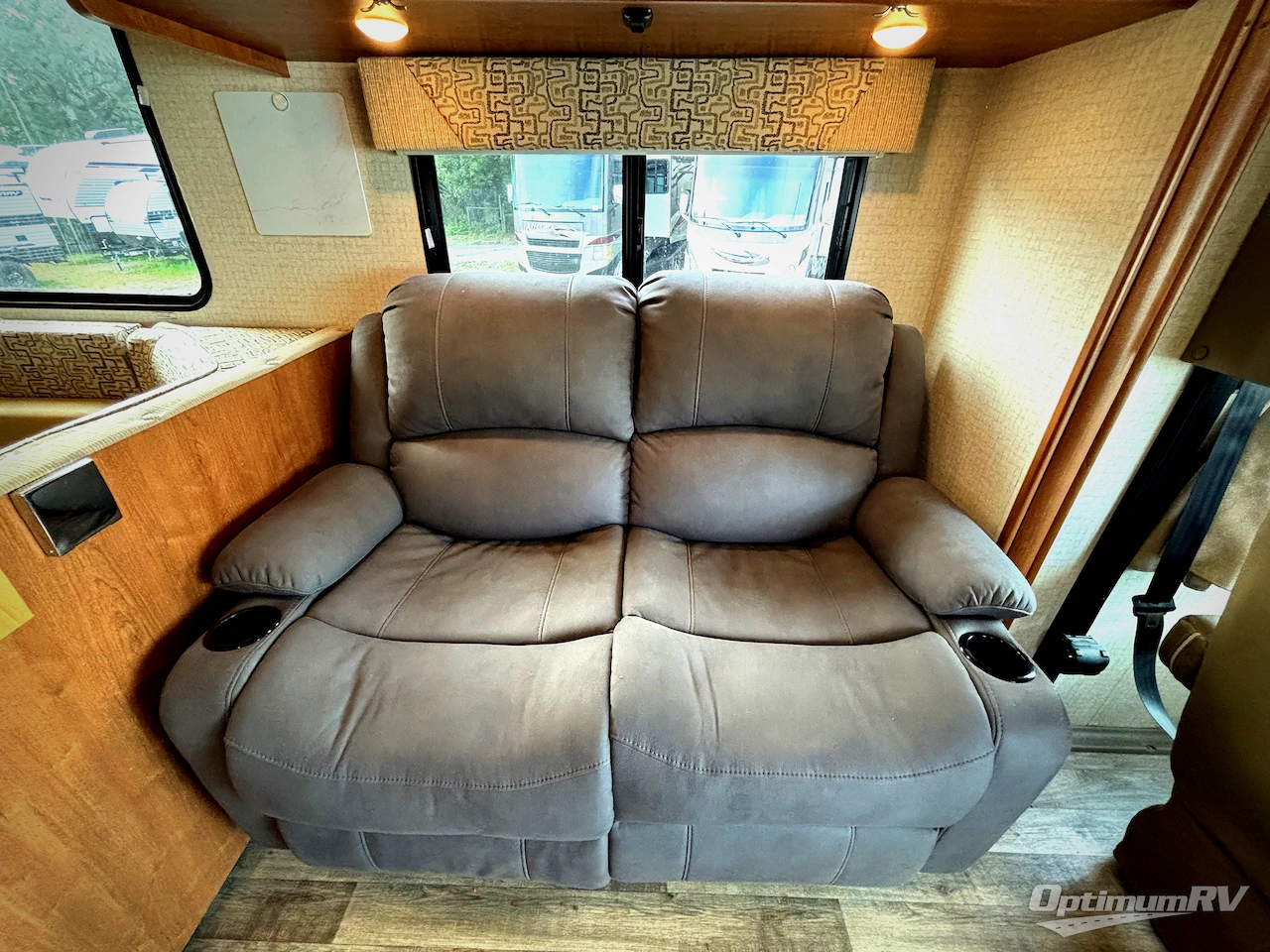 2017 Winnebago Vista 31KE Photo 10
