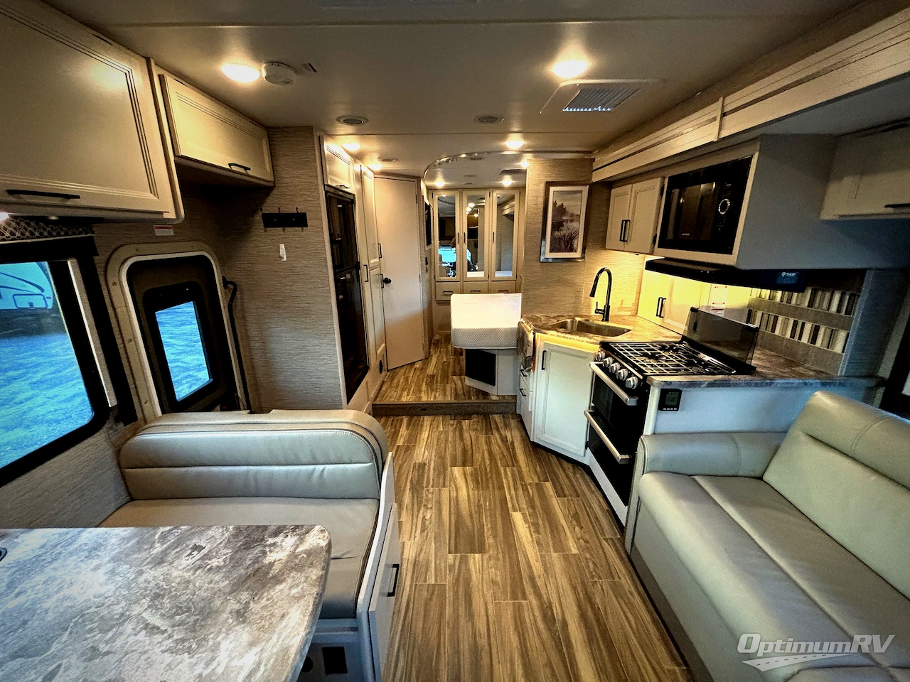 2022 Thor Four Winds 27R Photo 4