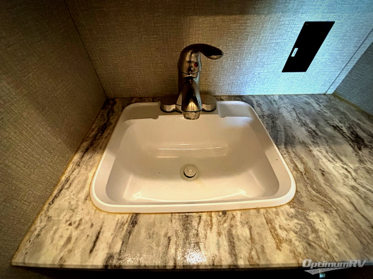 2019 Keystone Montana High Country 364BH Photo 14