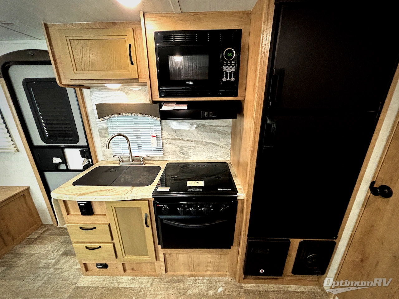 2021 Winnebago Towables Micro Minnie 2106DS Photo 6