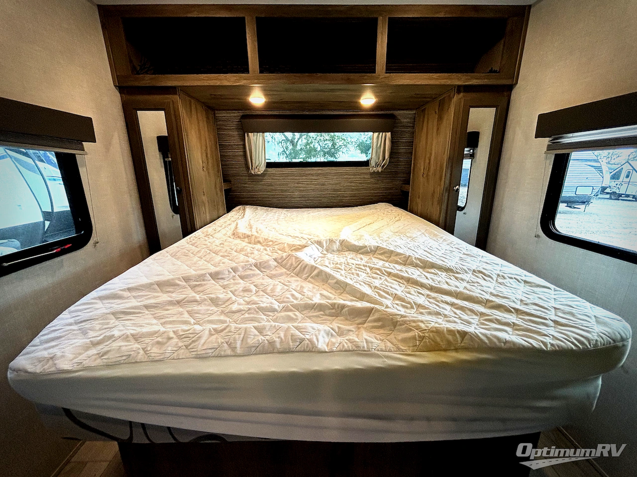 2022 Forest River Surveyor Legend 19RBLE Photo 6