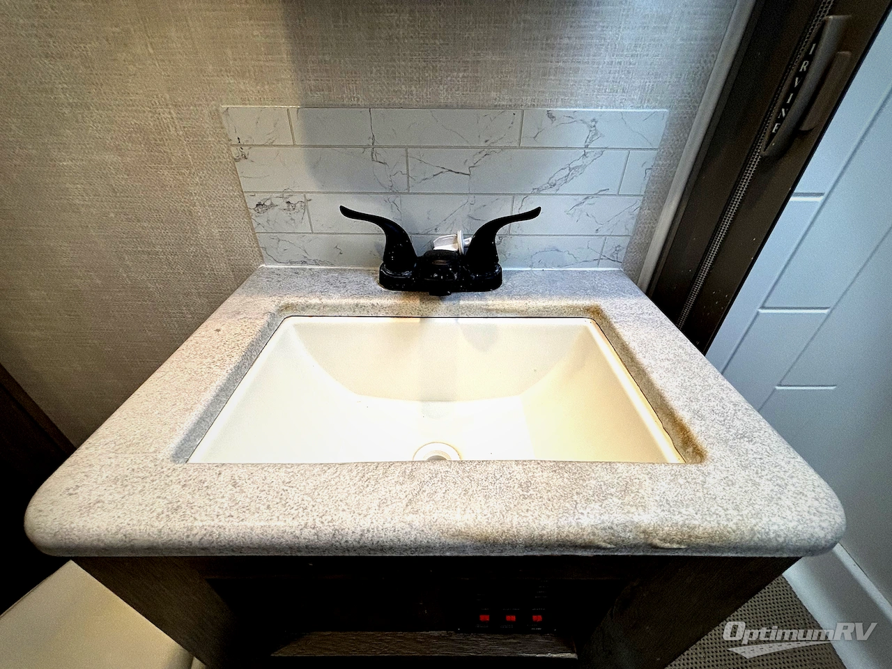 2022 Forest River Surveyor Legend 19RBLE Photo 10