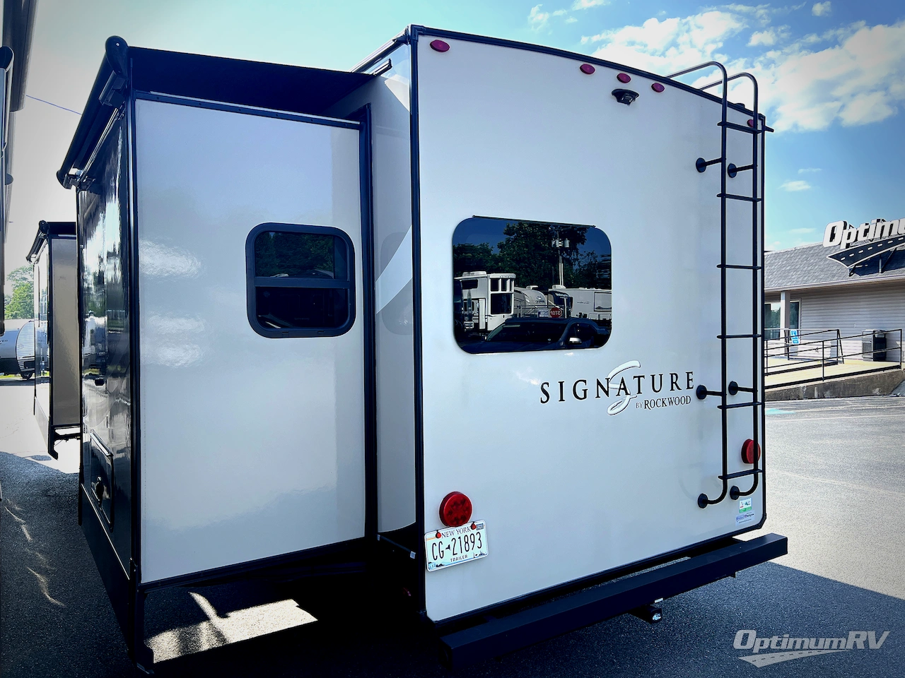 2020 Forest River Rockwood Signature Ultra Lite 8335SB Photo 1