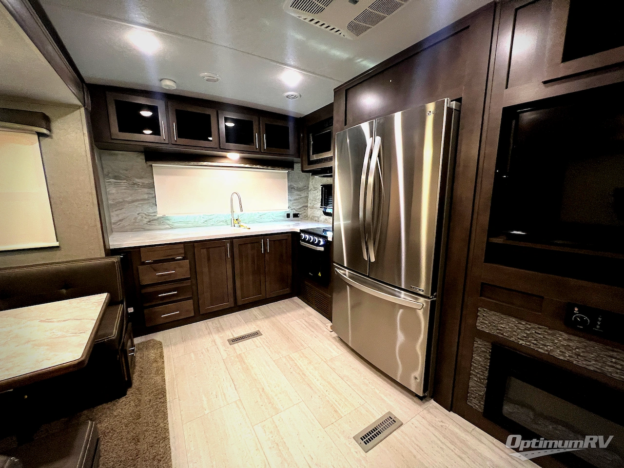 2020 Forest River Rockwood Signature Ultra Lite 8335SB Photo 16