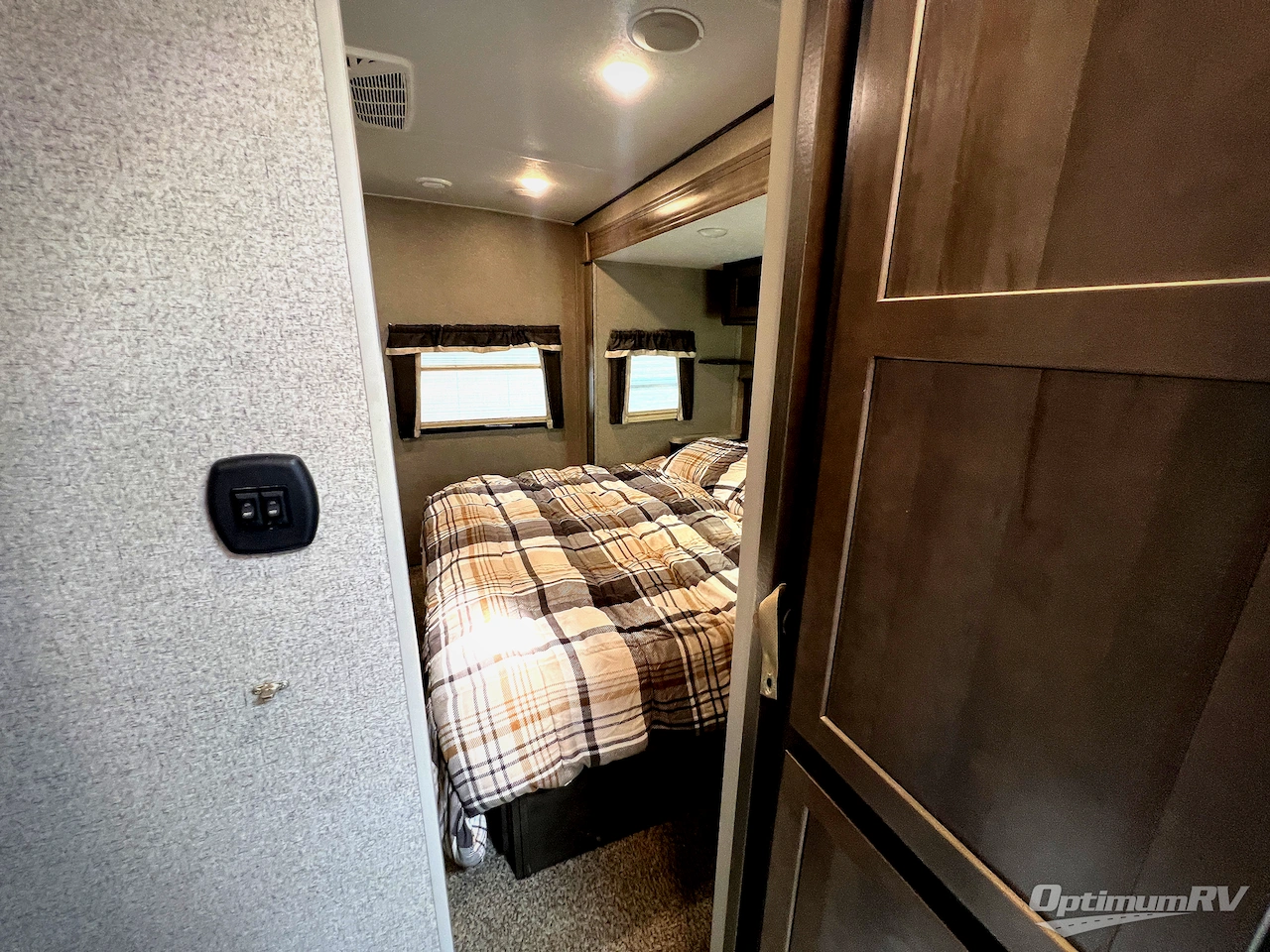 2020 Forest River Rockwood Signature Ultra Lite 8335SB Photo 31